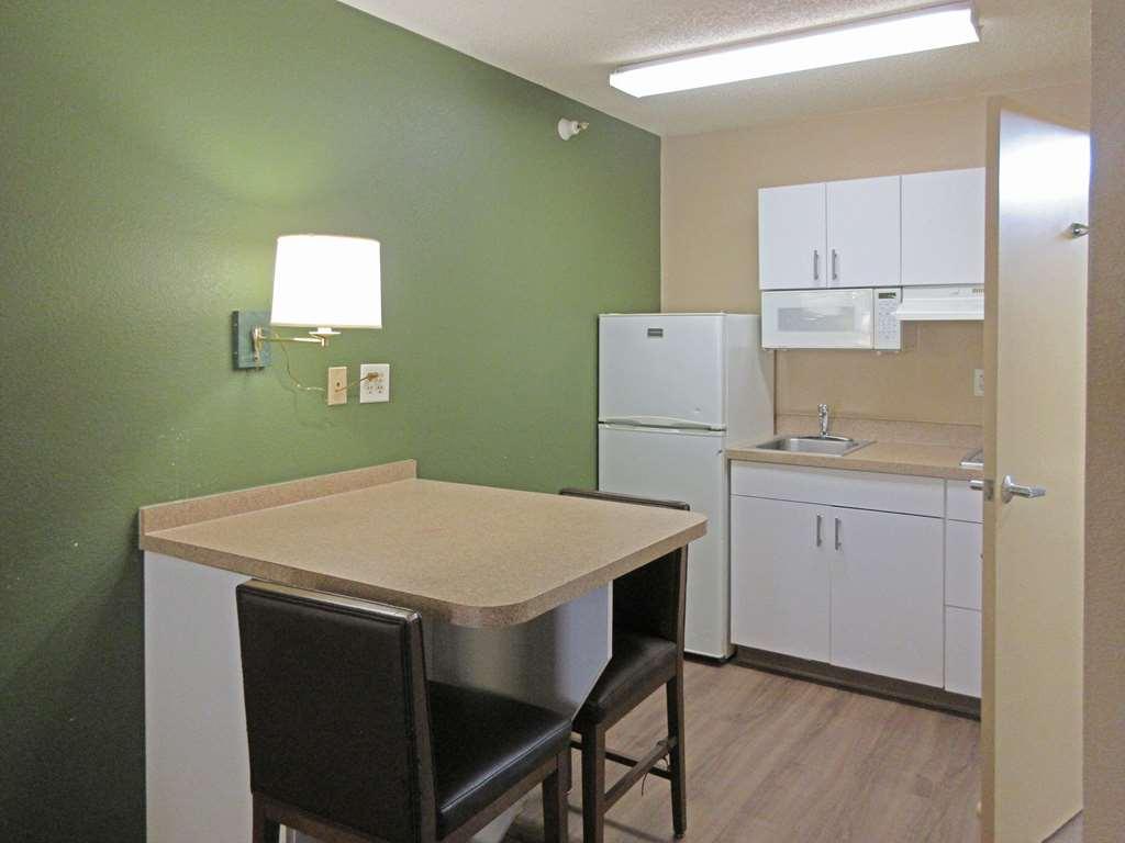 Suburban Studios Raleigh - Crabtree Valley Zimmer foto